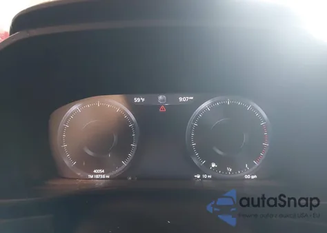 2020 Volvo Xc40 T5 Momentum z USA, uszkodzony, nr VIN YV4162UK4L2275919